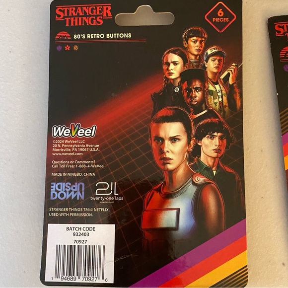 Lot of Three (3) Stranger Things Small Buttons 80s Retro, Character & Scoops NEW - Picture 5 of 5